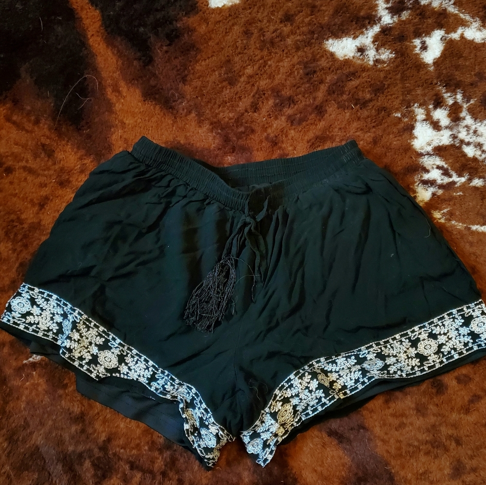 Black flow shorts